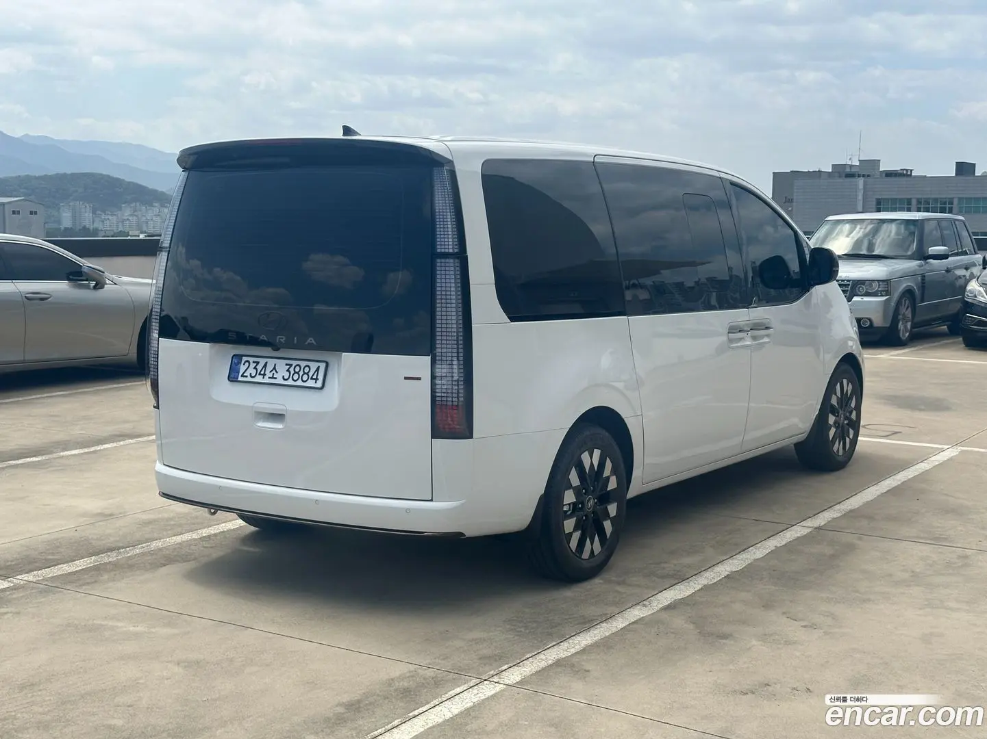 Hyundai Staria Lounge 7-Seater 2021