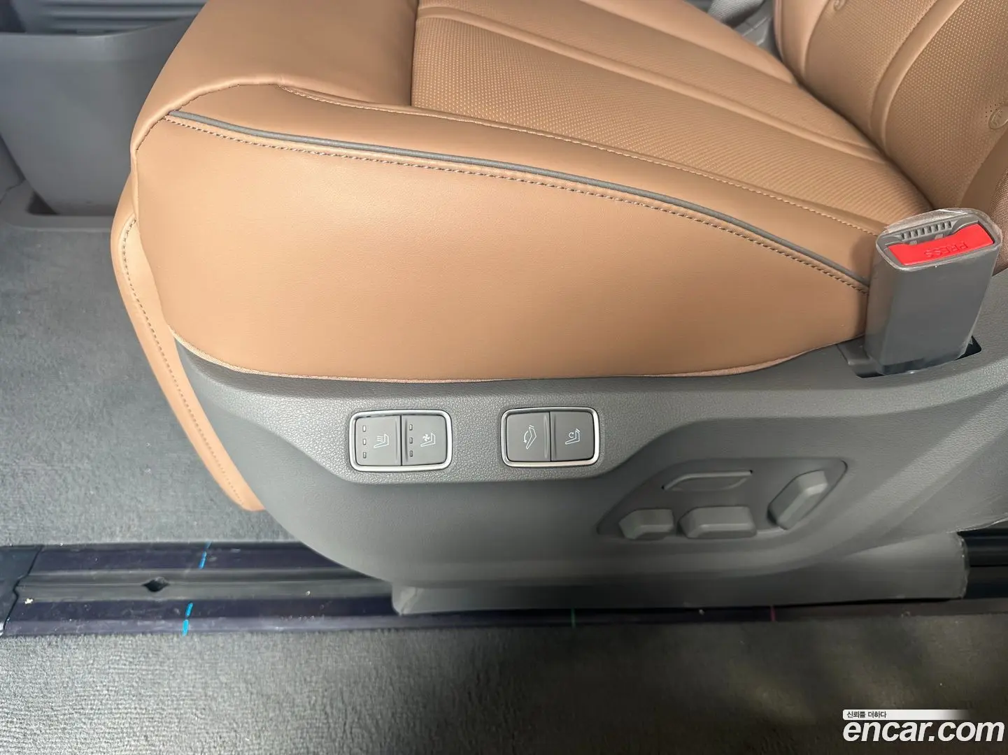 Hyundai Staria Lounge 7-Seater 2021
