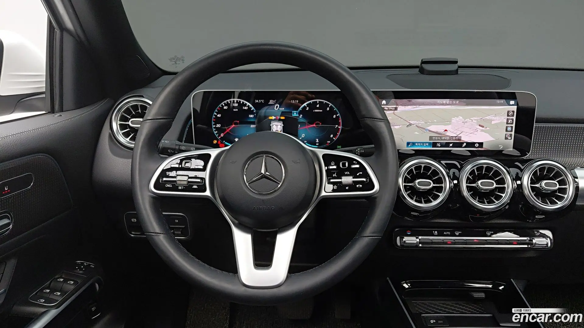 Mercedes-Benz GLB-Class GLB220 2019