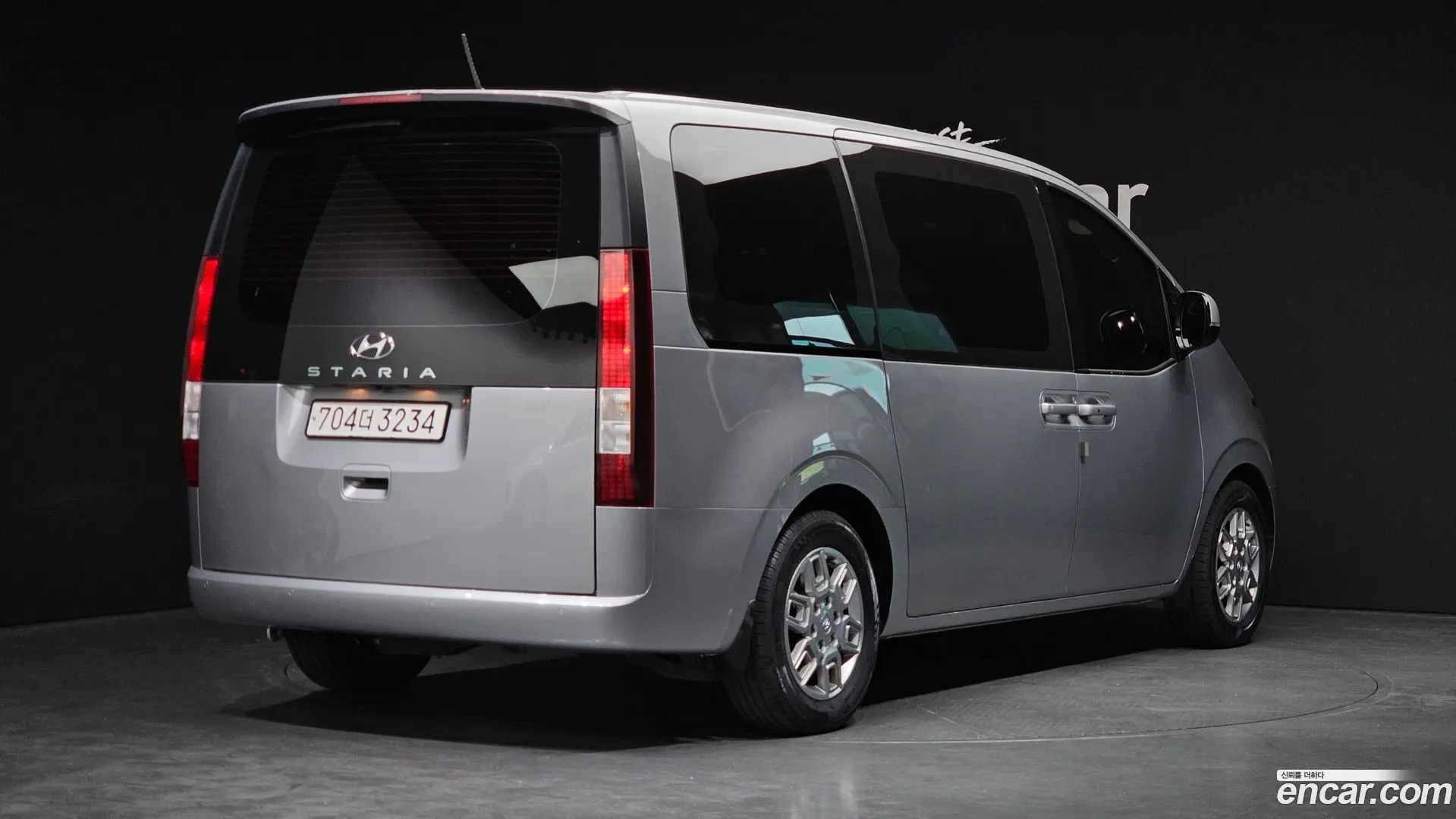 Hyundai Staria 4WD Tourer 11-Seater 2021
