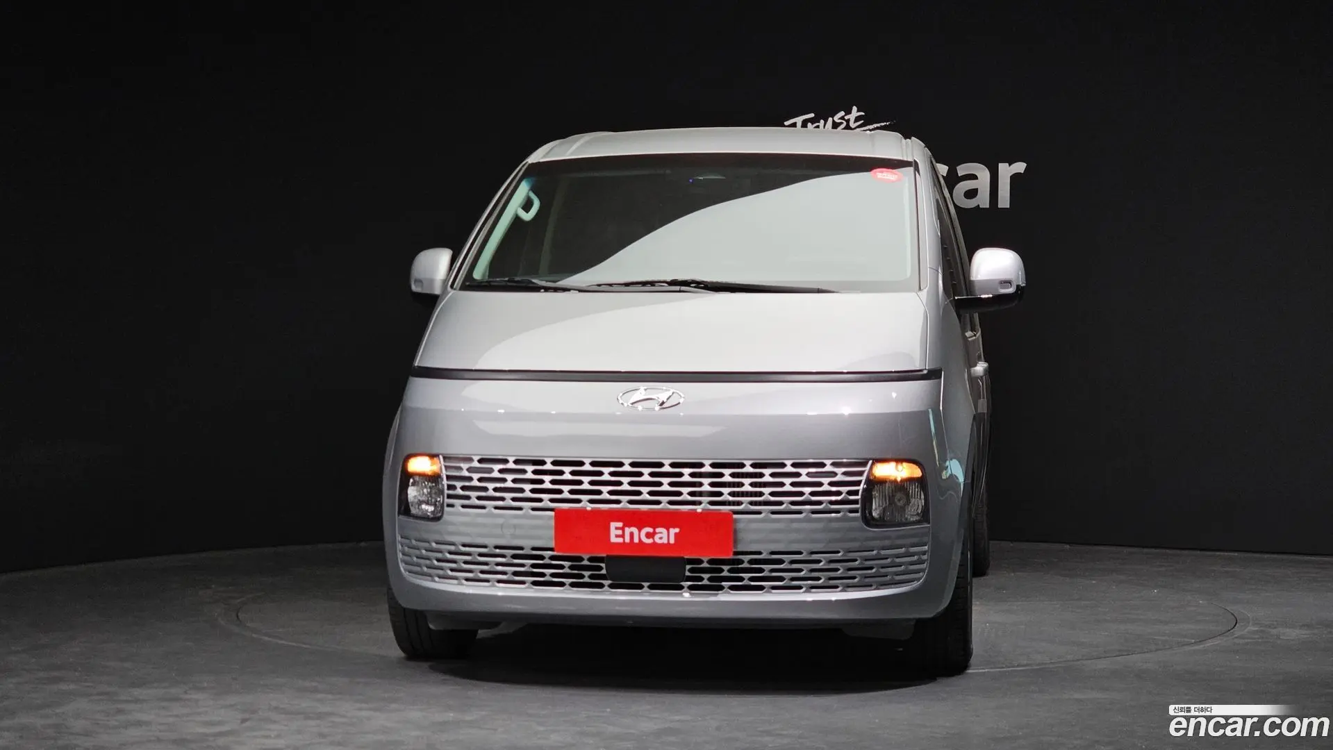 Hyundai Staria 4WD Tourer 11-Seater 2021