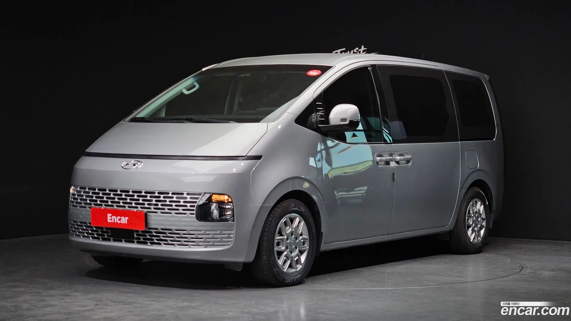 Hyundai Staria 4WD Tourer 11-Seater 2021