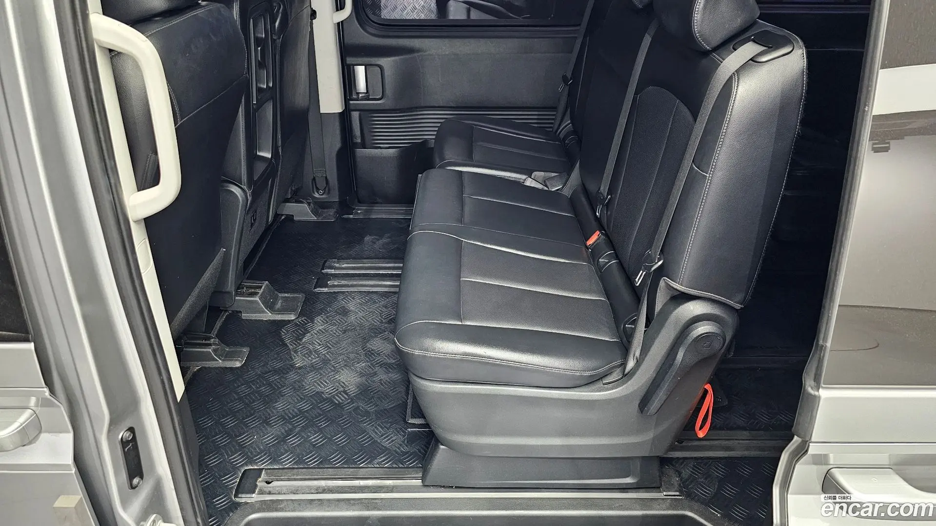 Hyundai Staria 4WD Tourer 11-Seater 2021