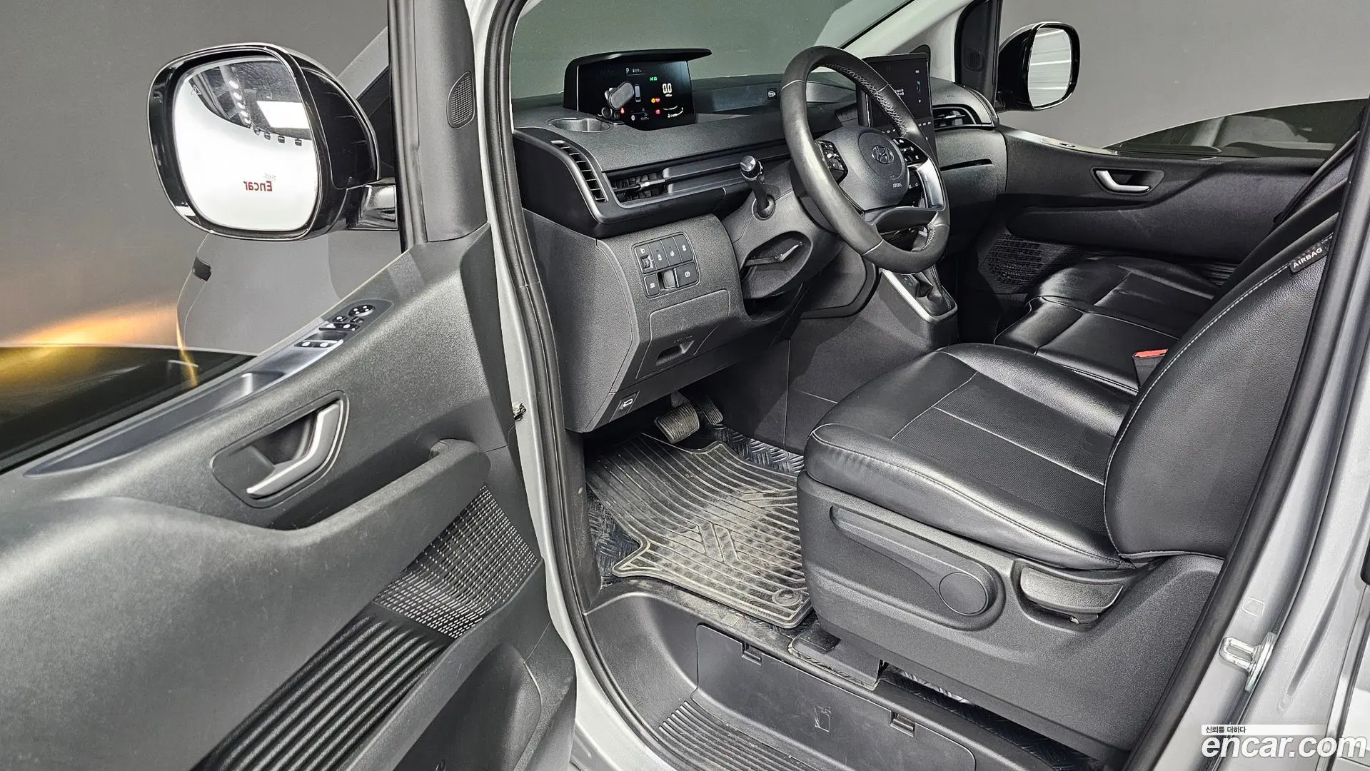 Hyundai Staria 4WD Tourer 11-Seater 2021