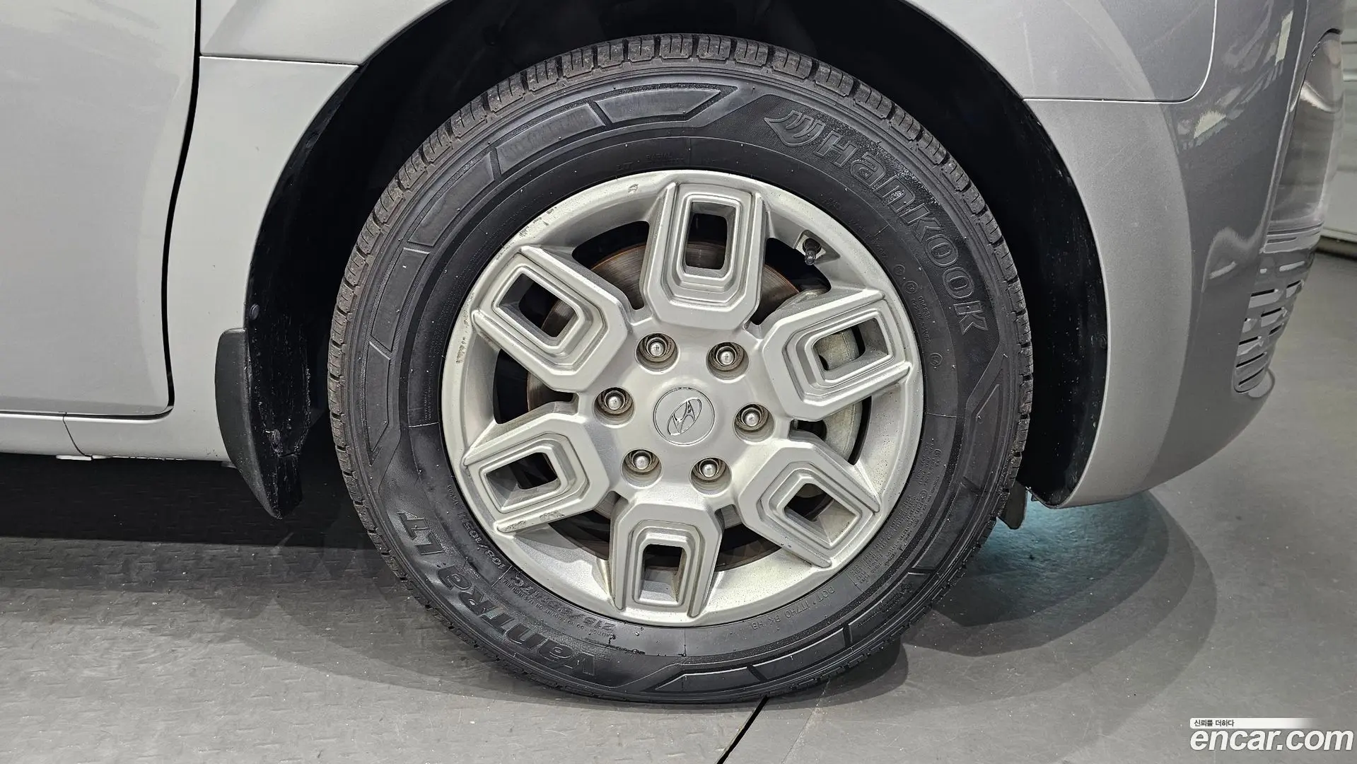 Hyundai Staria 4WD Tourer 11-Seater 2021