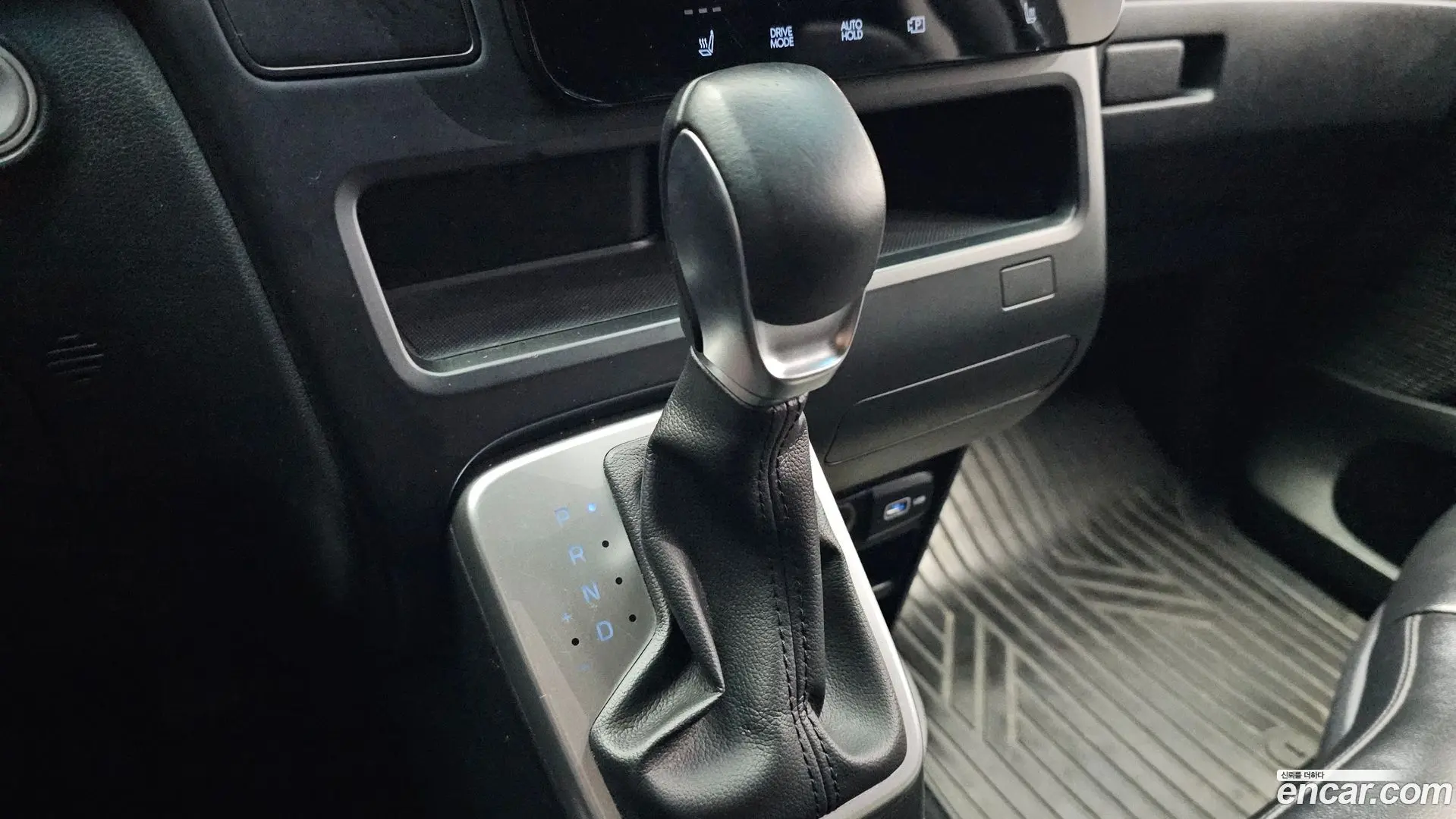 Hyundai Staria 4WD Tourer 11-Seater 2021