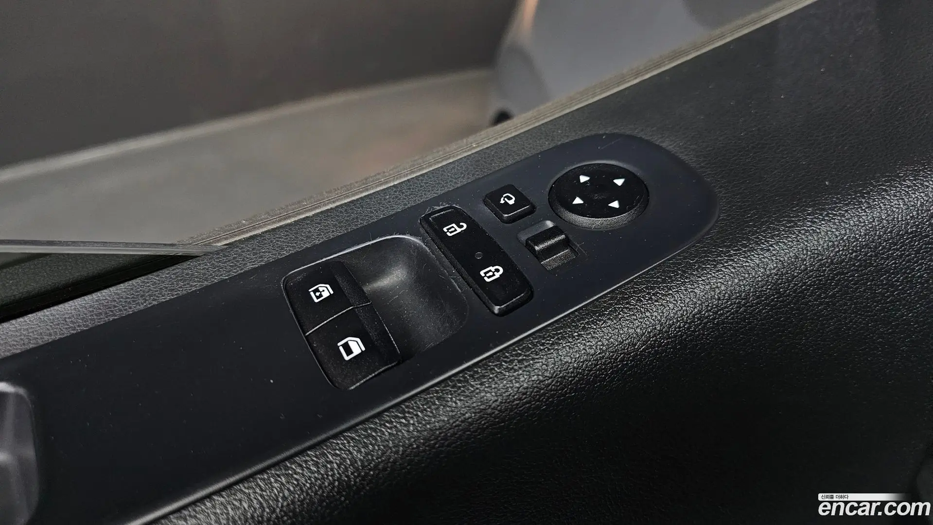 Hyundai Staria 4WD Tourer 11-Seater 2021