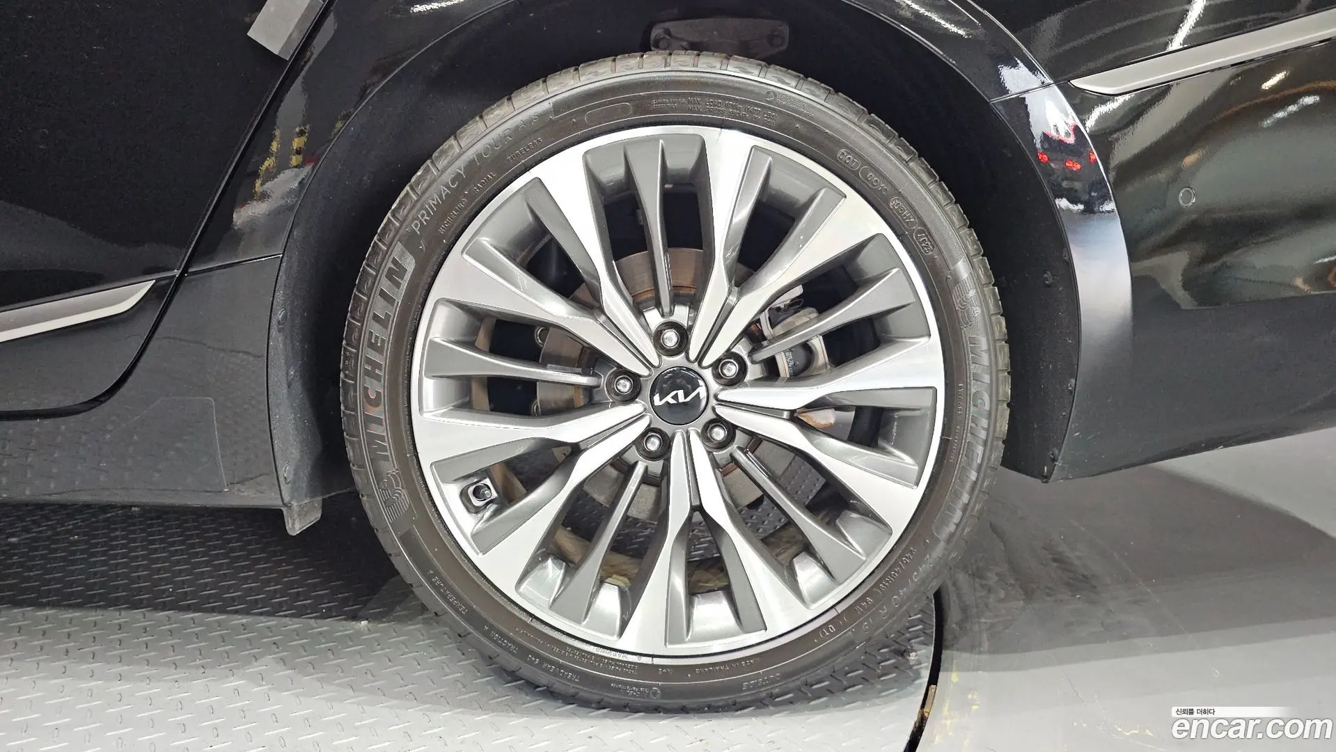 Kia K8 2.5 Gasoline 2WD