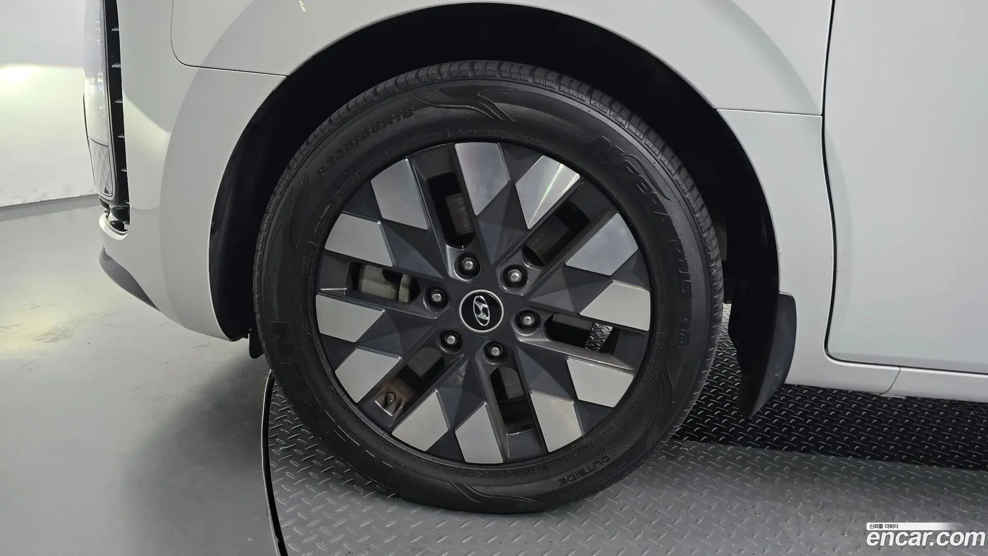 Hyundai Staria L3.5 Lounge 7-Seater