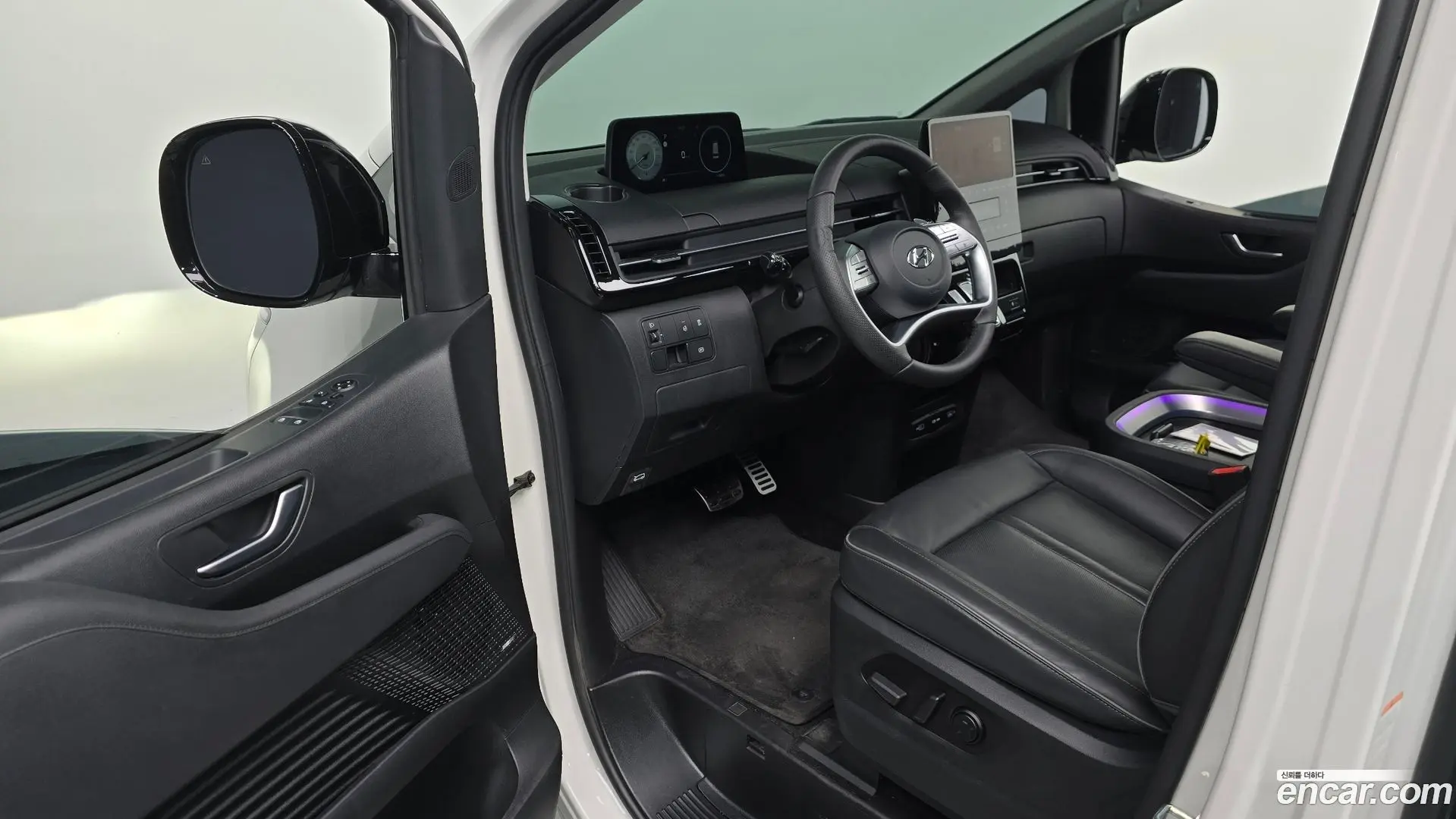 Hyundai Staria L3.5 Lounge 7-Seater