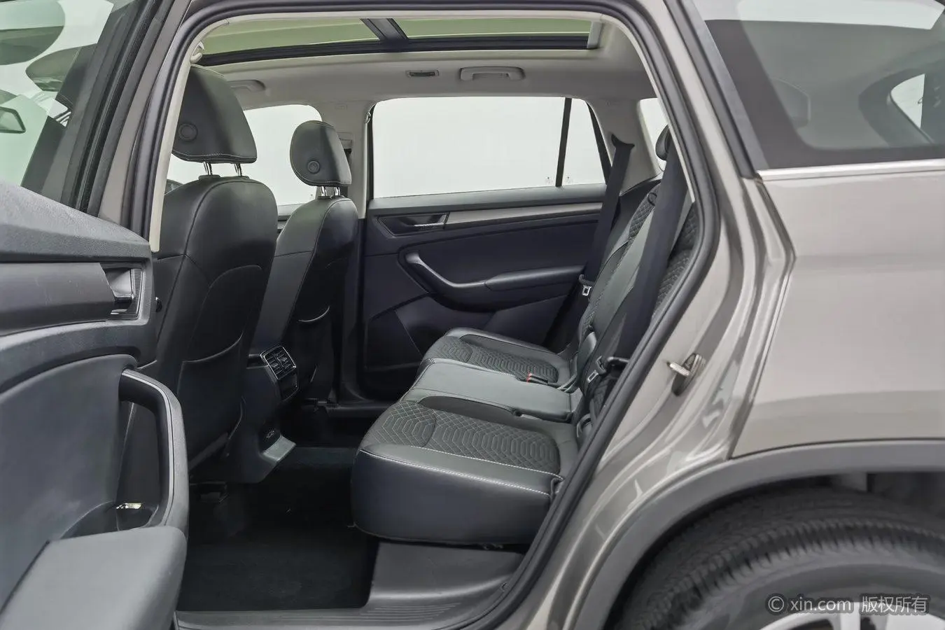 Skoda 2018 Facelift TSI330 5 seat 2WD Comfort