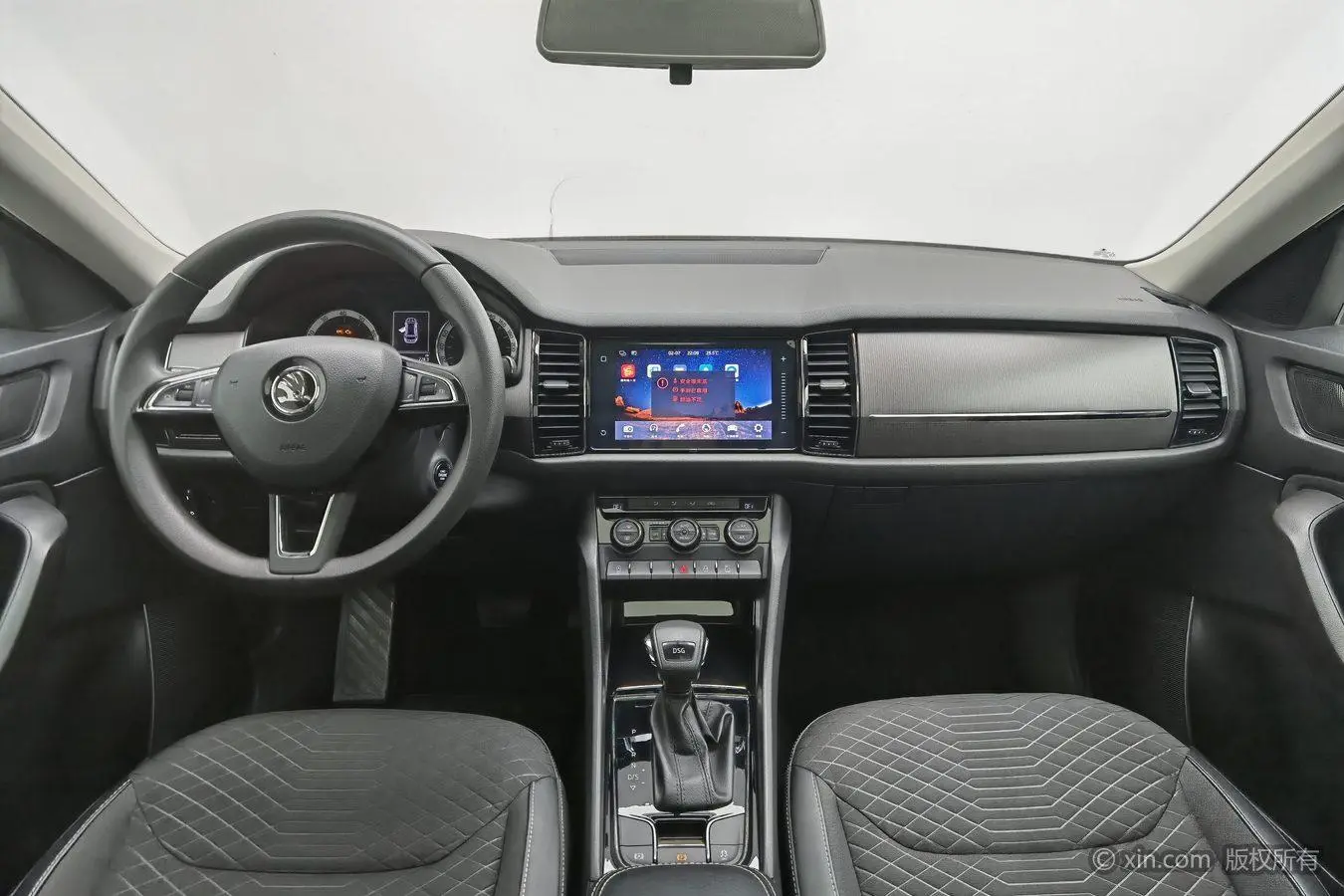 Skoda 2018 Facelift TSI330 5 seat 2WD Comfort