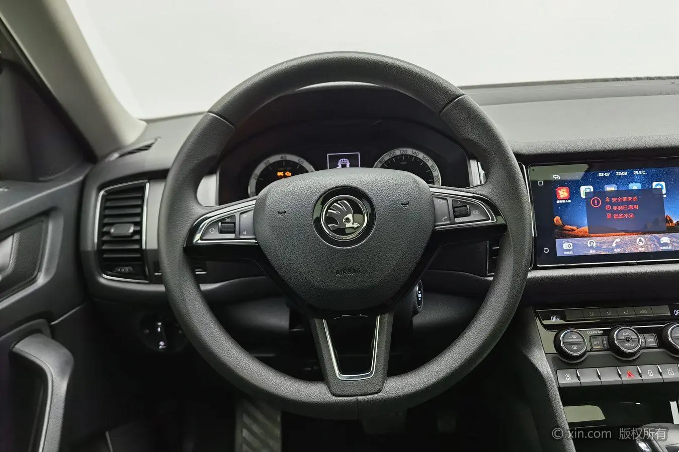 Skoda 2018 Facelift TSI330 5 seat 2WD Comfort