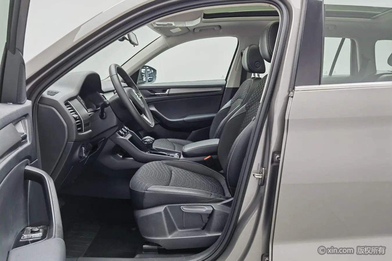 Skoda 2018 Facelift TSI330 5 seat 2WD Comfort