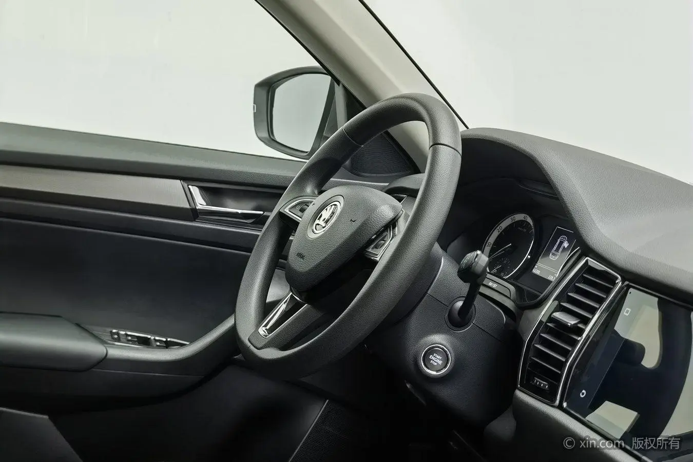 Skoda 2018 Facelift TSI330 5 seat 2WD Comfort