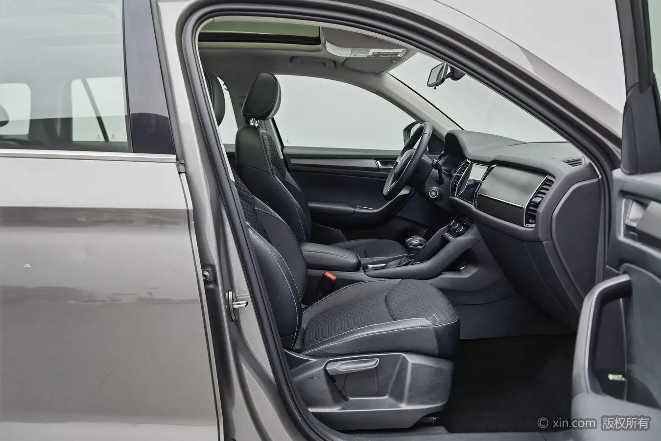 Skoda 2018 Facelift TSI330 5 seat 2WD Comfort