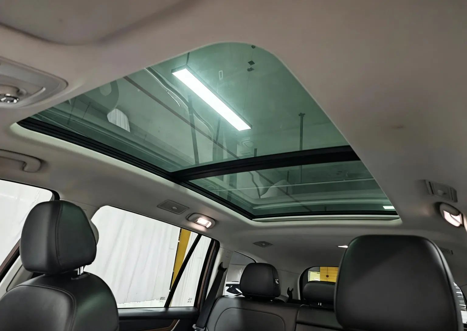 Roewe RX8 2018 30T Smart Connected 2WD Supreme