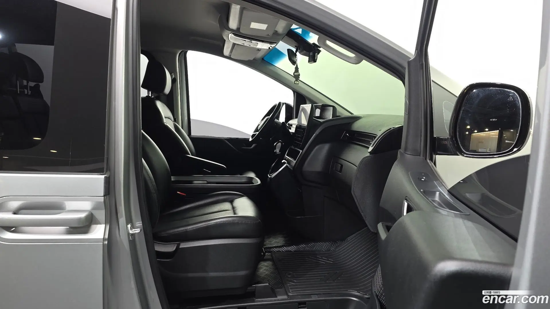 Hyundai Staria Cargo 5-Seater 2021