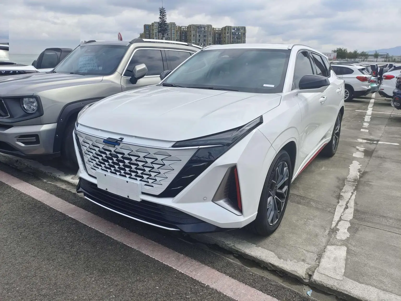 Changan Oshan Z6 2023 Blue Whale 1.5T DCT Smart Leading