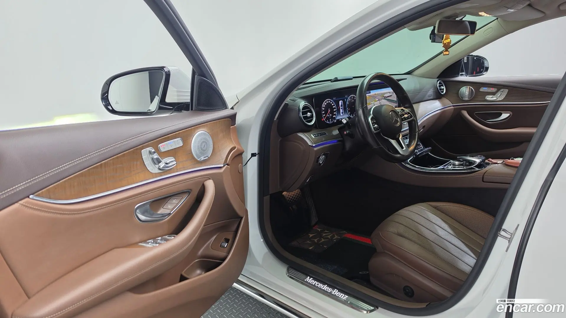 Mercedes-Benz E-Class E300 4MATIC Exclusive 2016