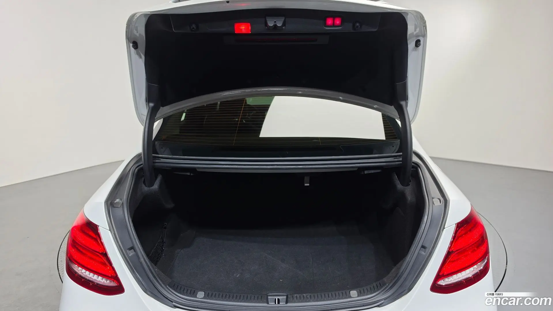 Mercedes-Benz E-Class E300 4MATIC Exclusive 2016