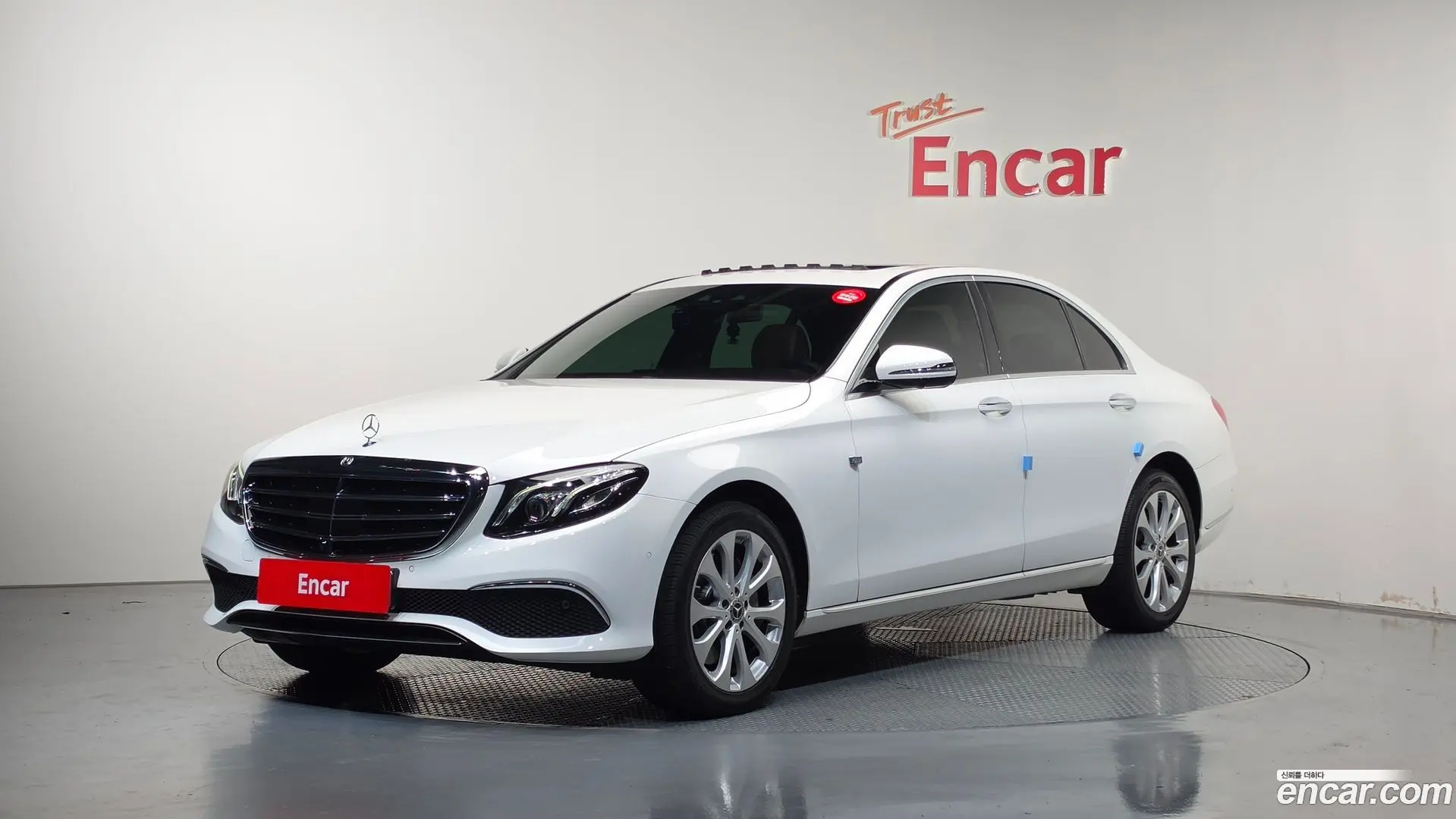 Mercedes-Benz E-Class E300 4MATIC Exclusive 2016