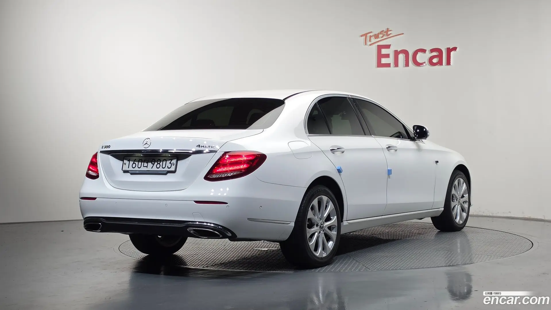 Mercedes-Benz E-Class E300 4MATIC Exclusive 2016