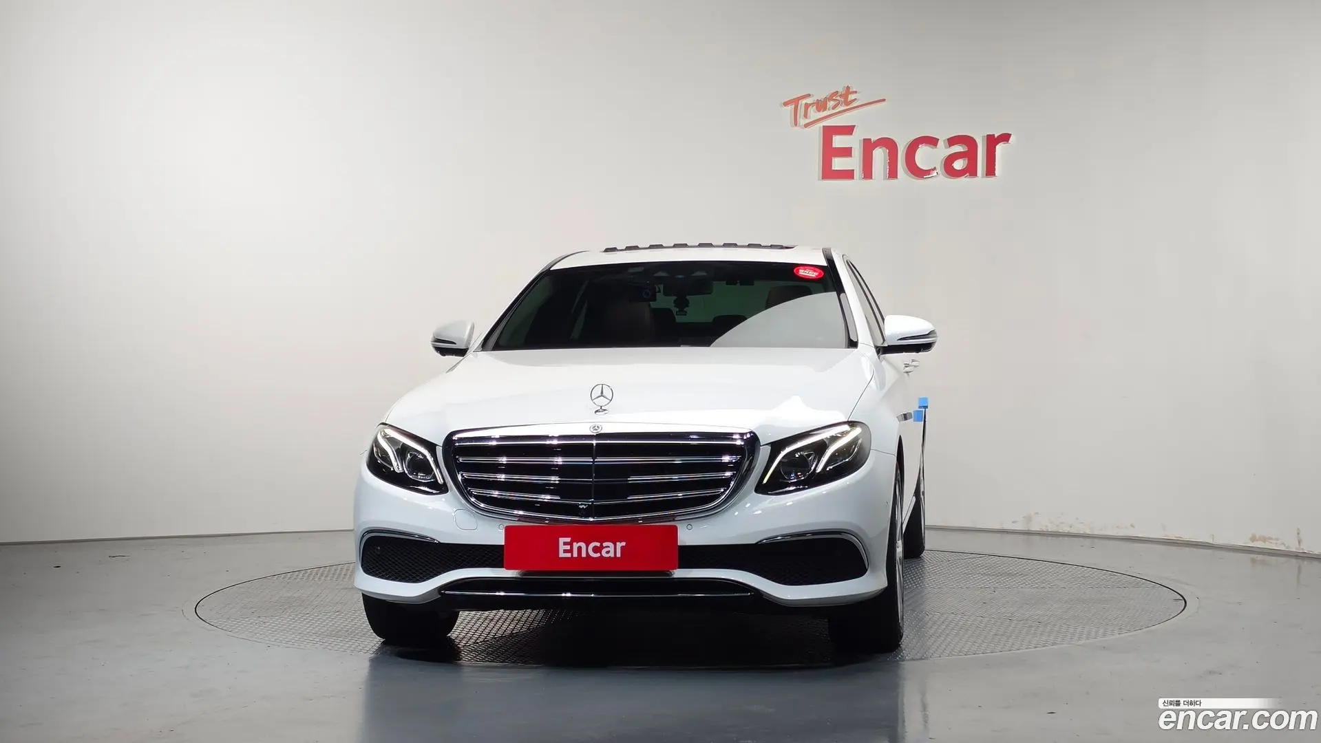 Mercedes-Benz E-Class E300 4MATIC Exclusive 2016