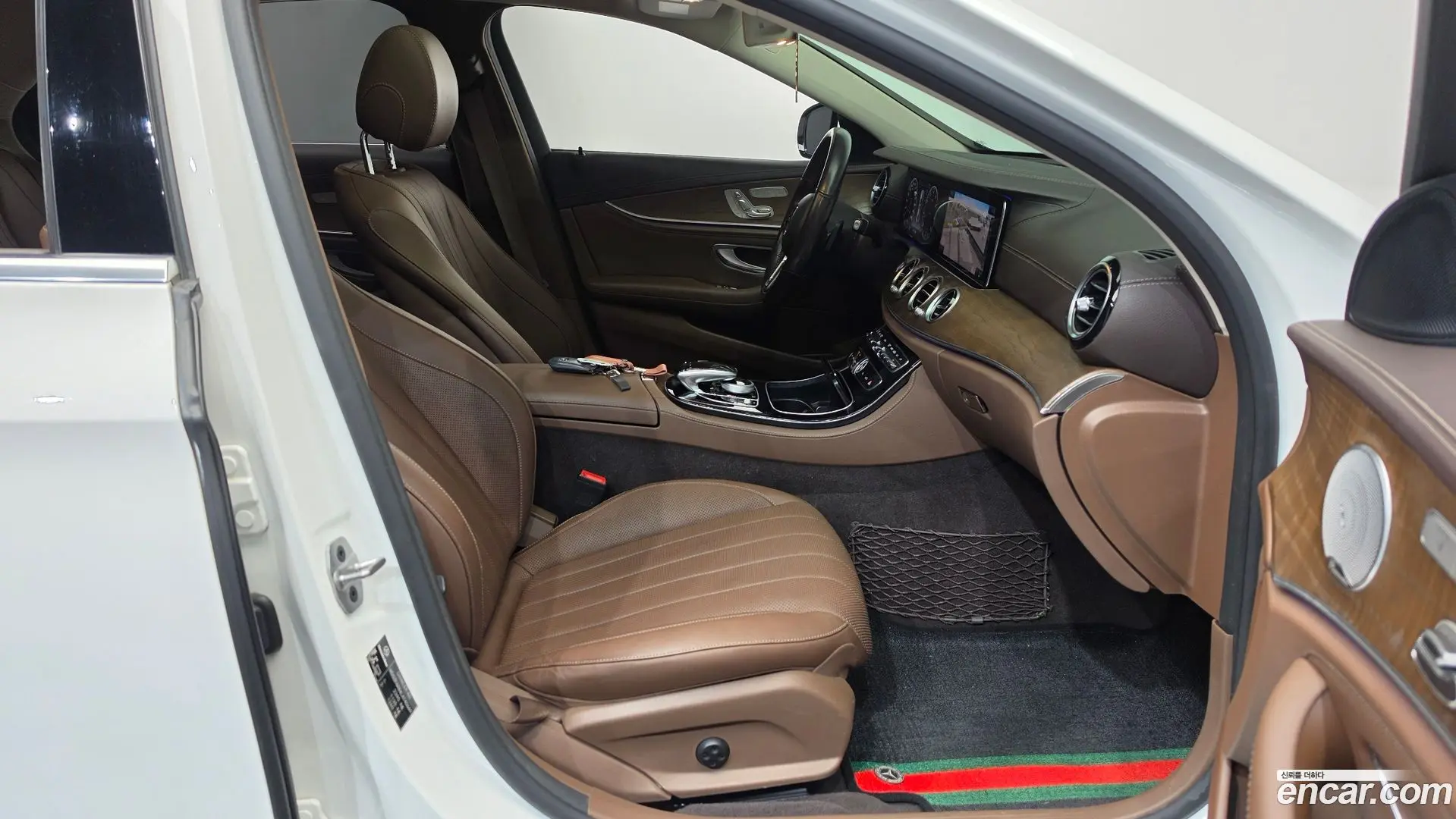 Mercedes-Benz E-Class E300 4MATIC Exclusive 2016