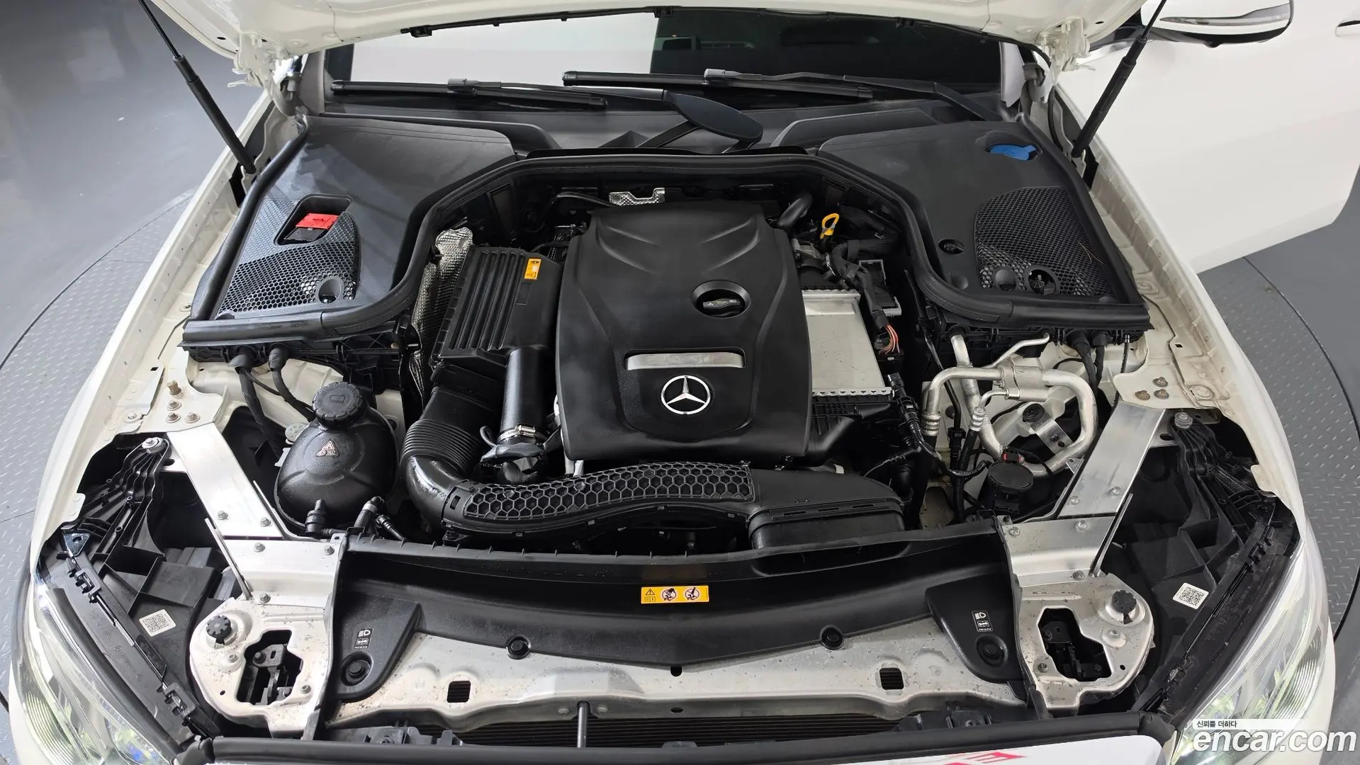Mercedes-Benz E-Class E300 4MATIC Exclusive 2016