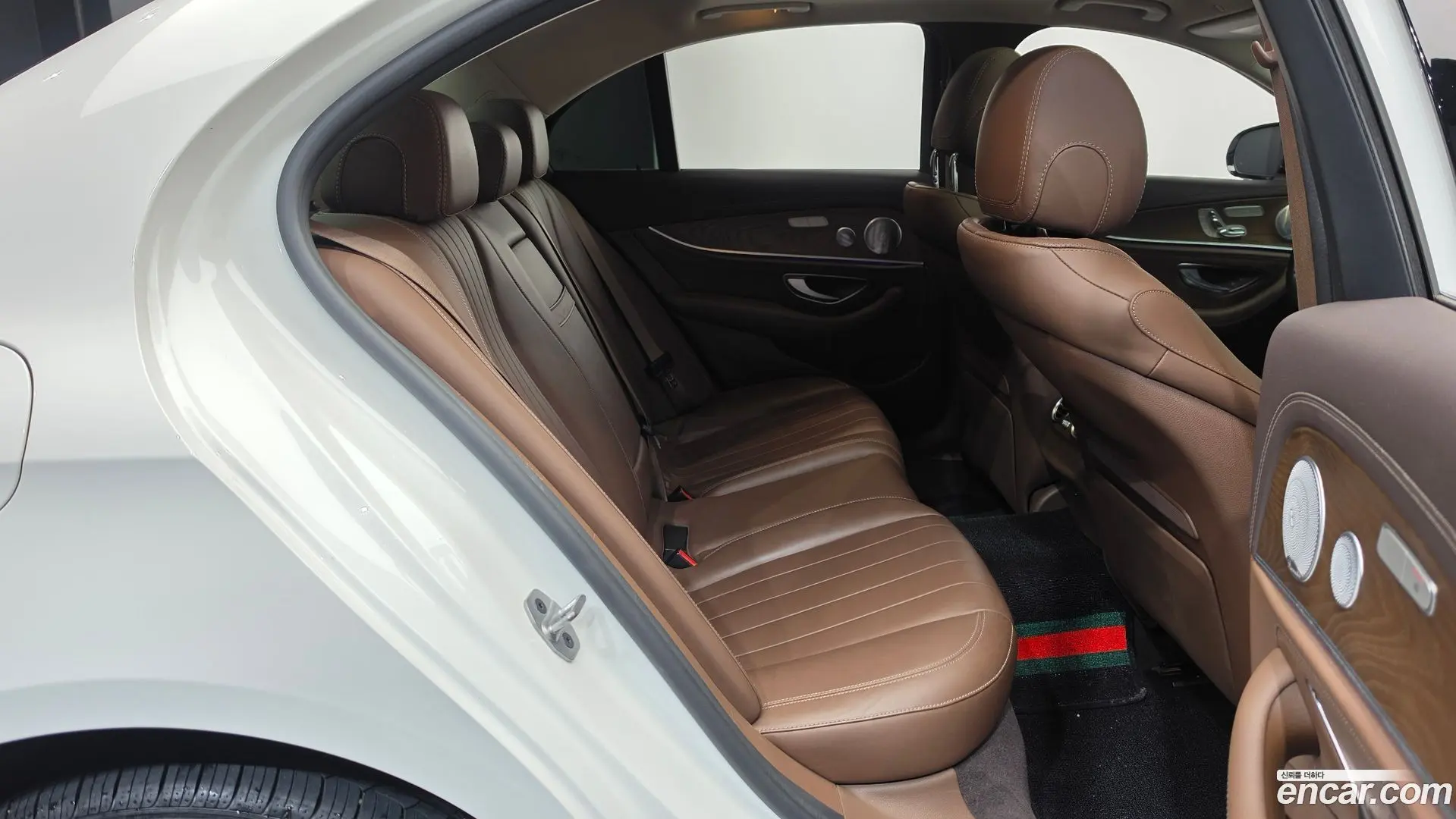 Mercedes-Benz E-Class E300 4MATIC Exclusive 2016