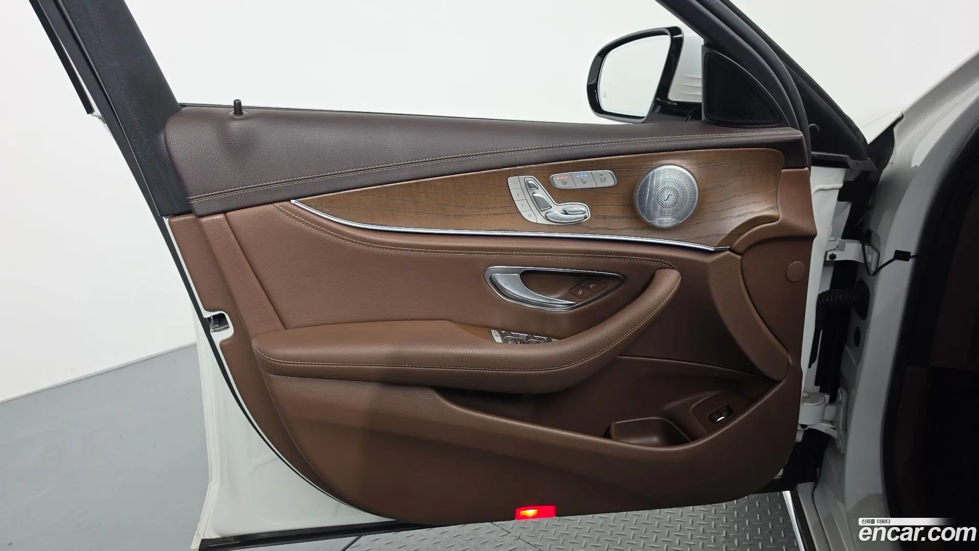 Mercedes-Benz E-Class E300 4MATIC Exclusive 2016