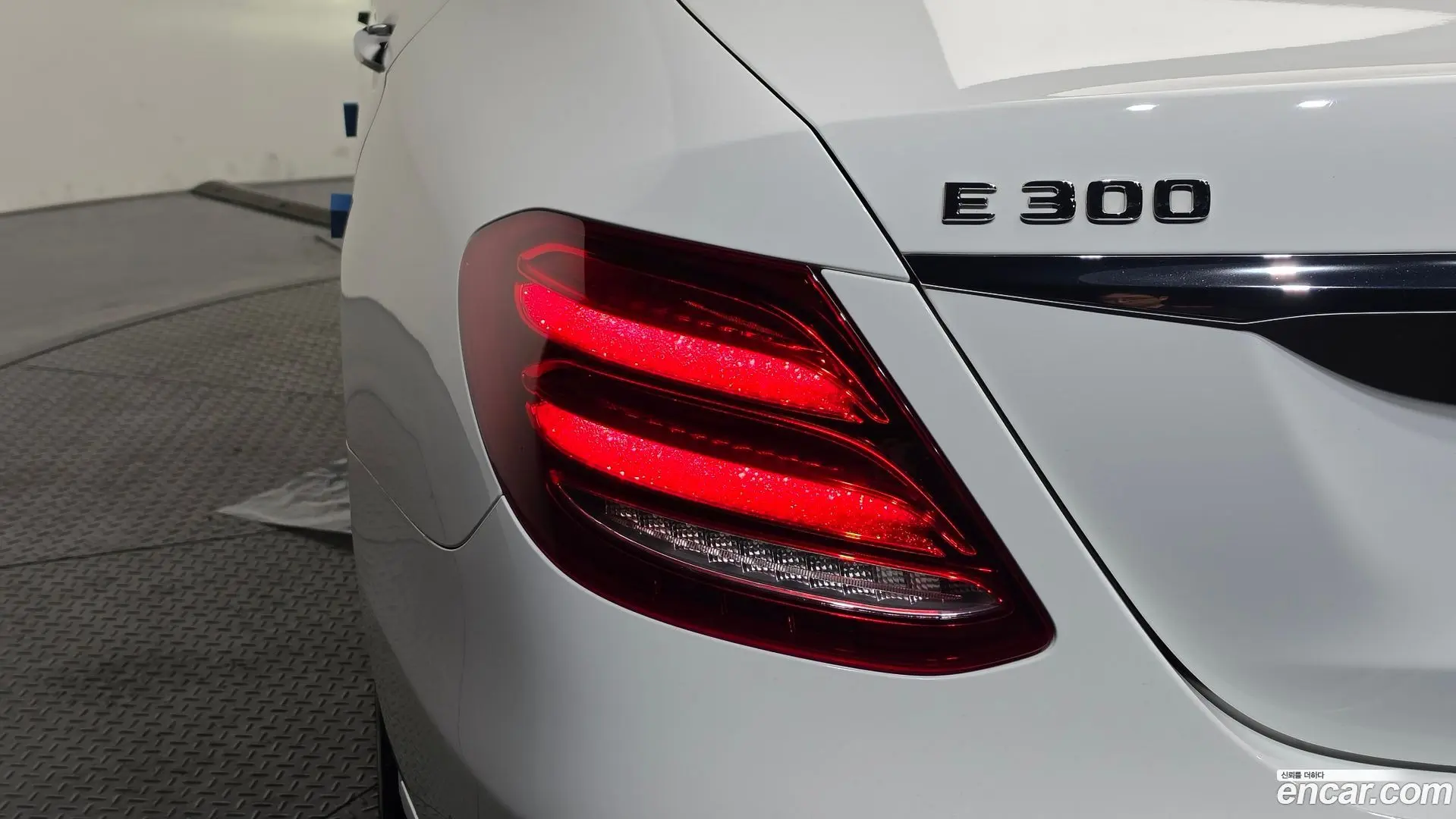 Mercedes-Benz E-Class E300 4MATIC Exclusive 2016