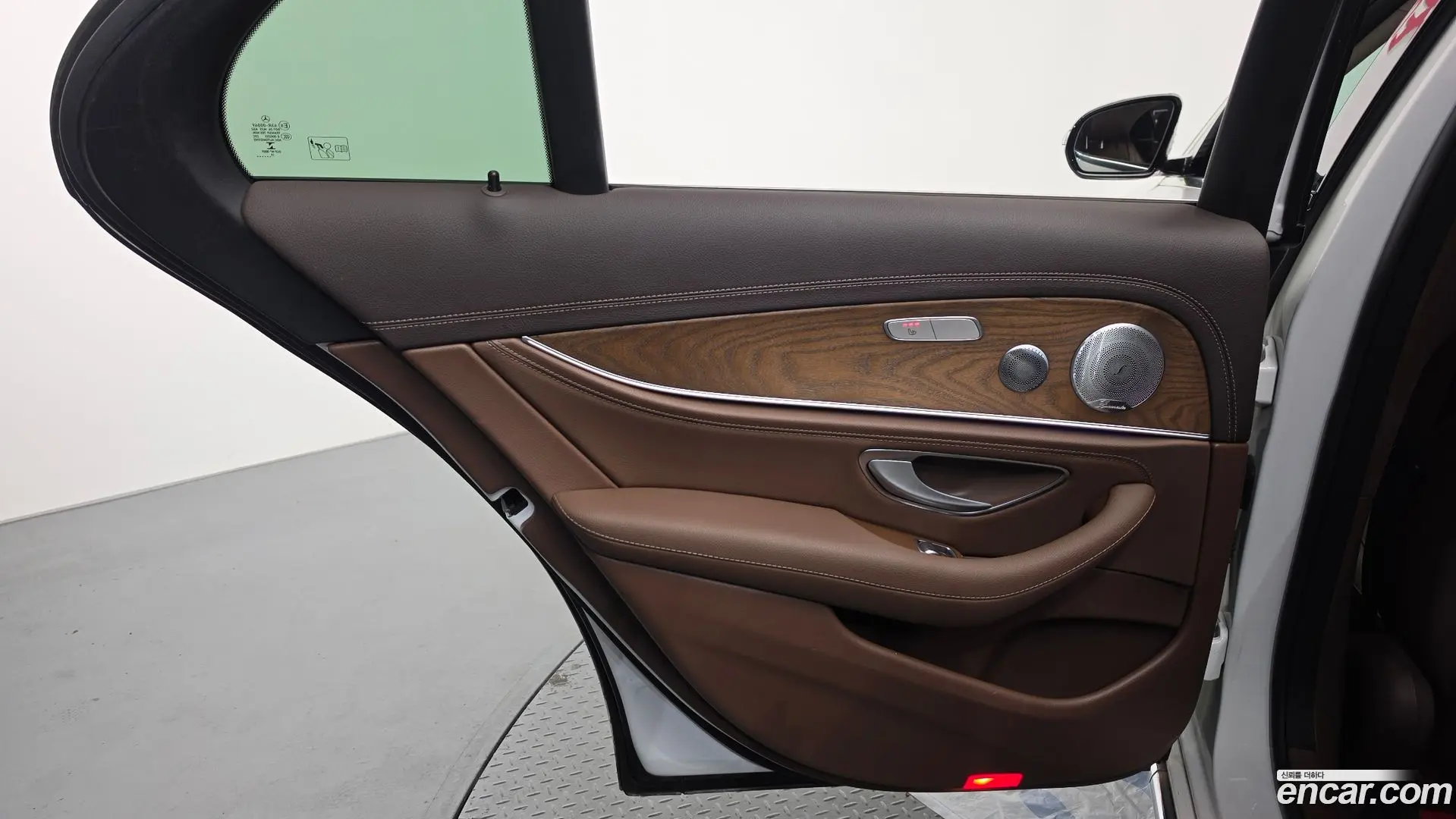 Mercedes-Benz E-Class E300 4MATIC Exclusive 2016