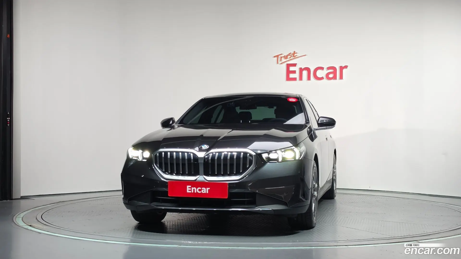 BMW 5-Series 520i 2011