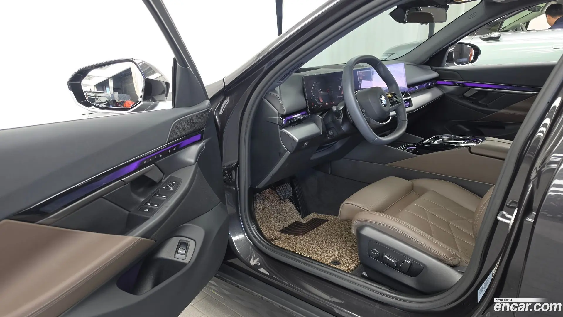 BMW 5-Series 520i 2011