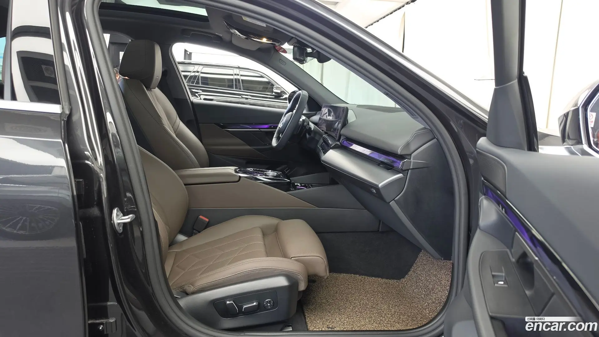 BMW 5-Series 520i 2011