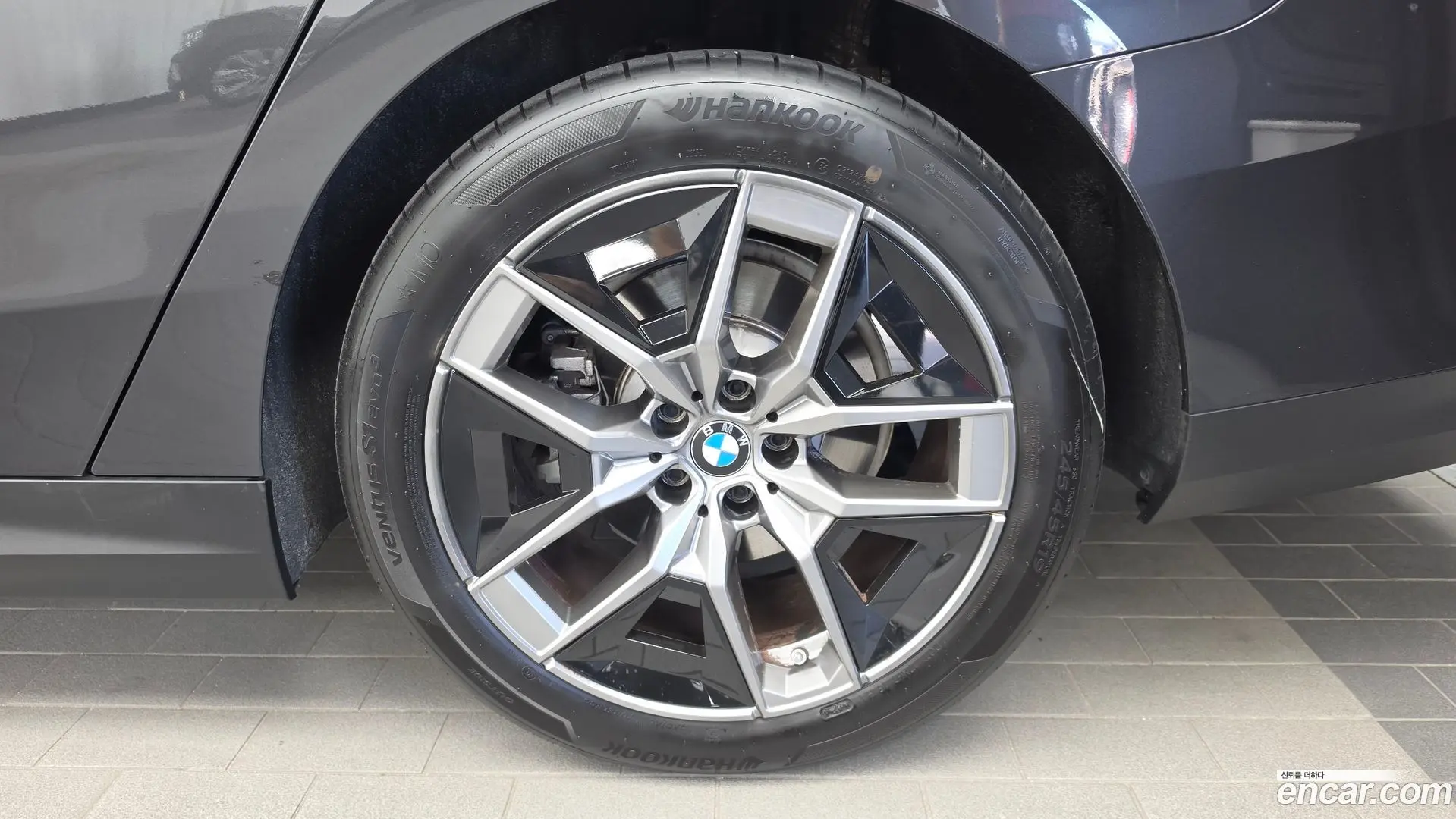 BMW 5-Series 520i 2011