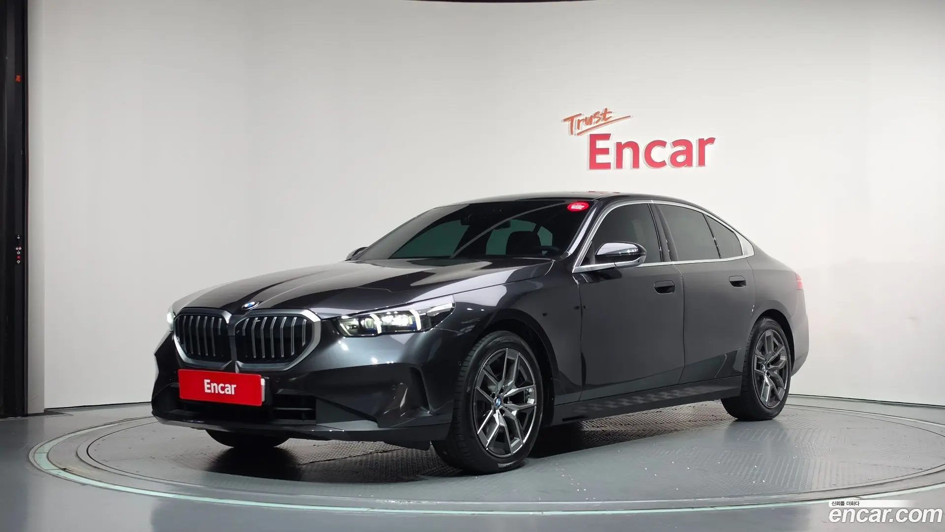 BMW 5-Series 520i 2011