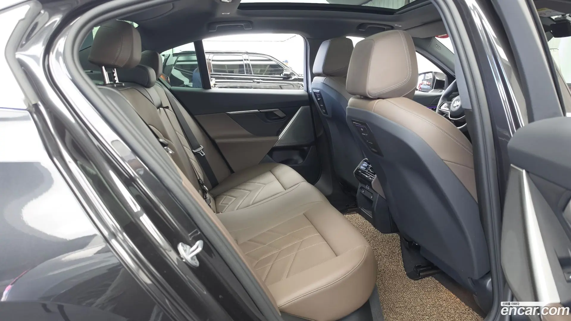 BMW 5-Series 520i 2011