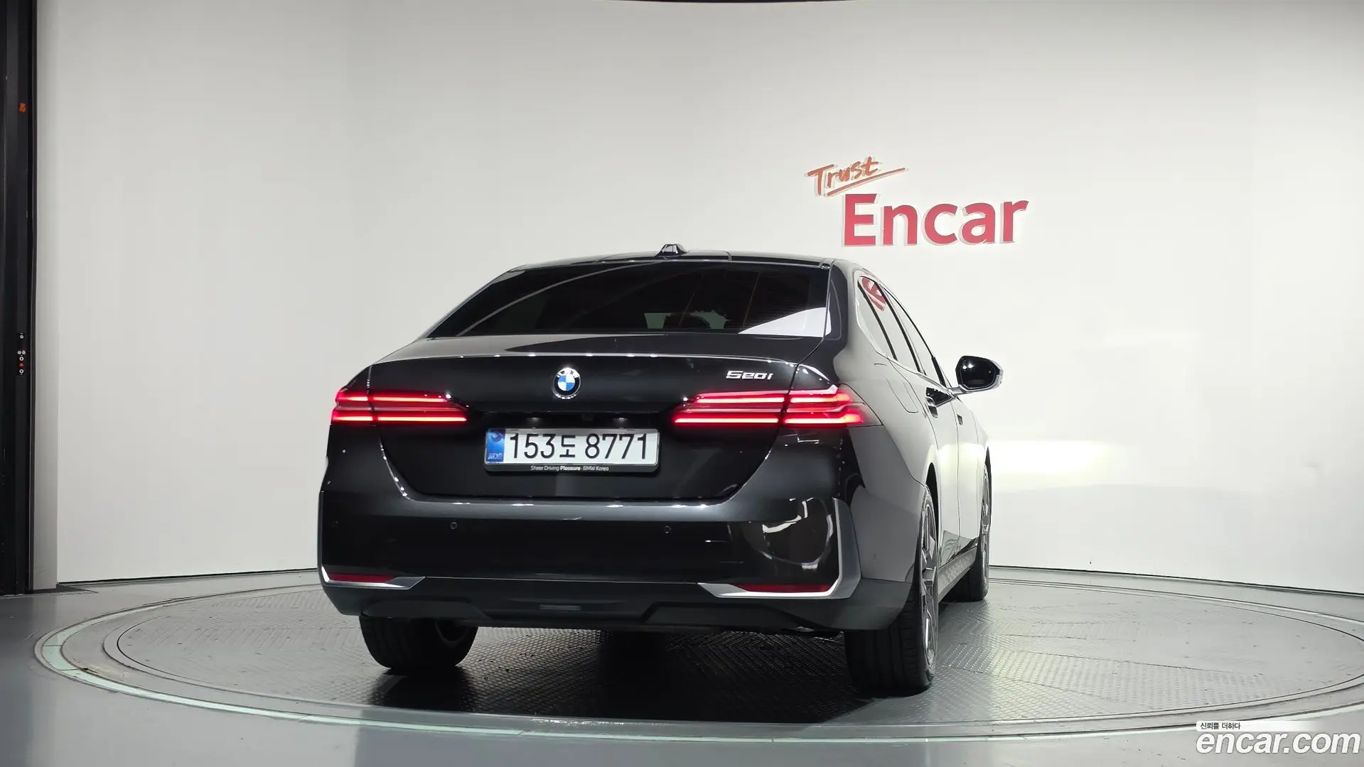 BMW 5-Series 520i 2011