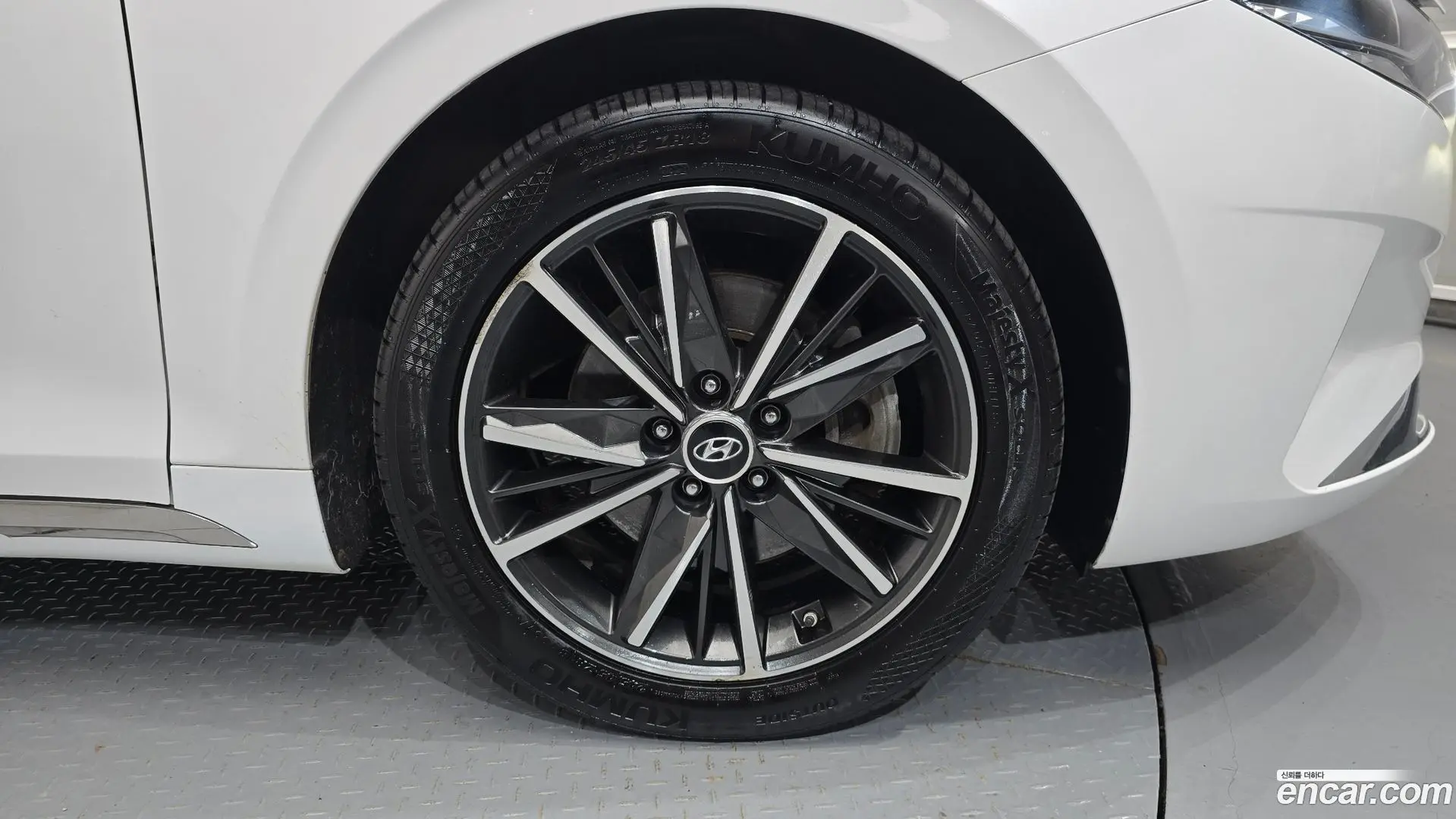 Hyundai Grandeur 3.0 LPi Rent Car
