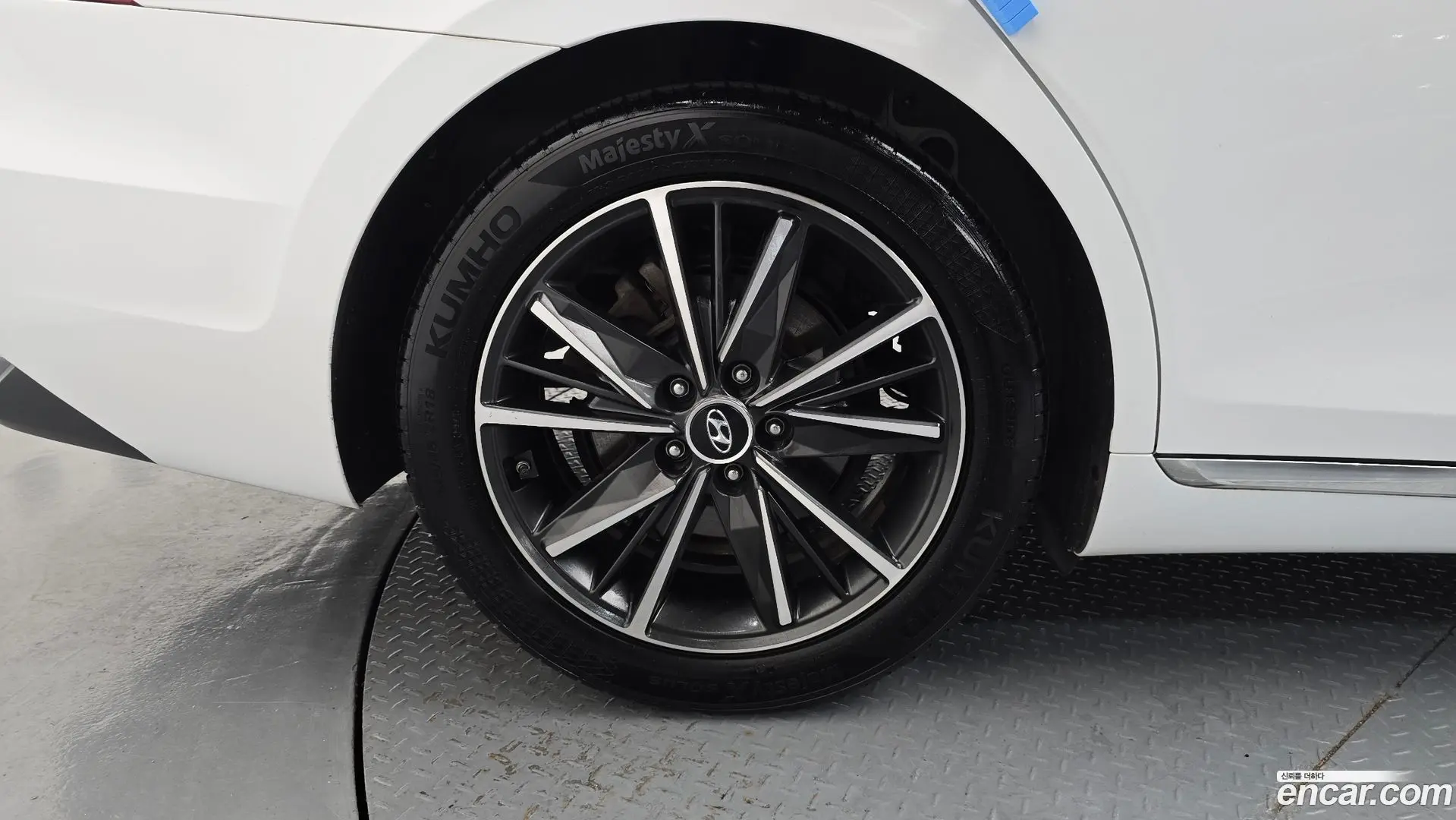 Hyundai Grandeur 3.0 LPi Rent Car
