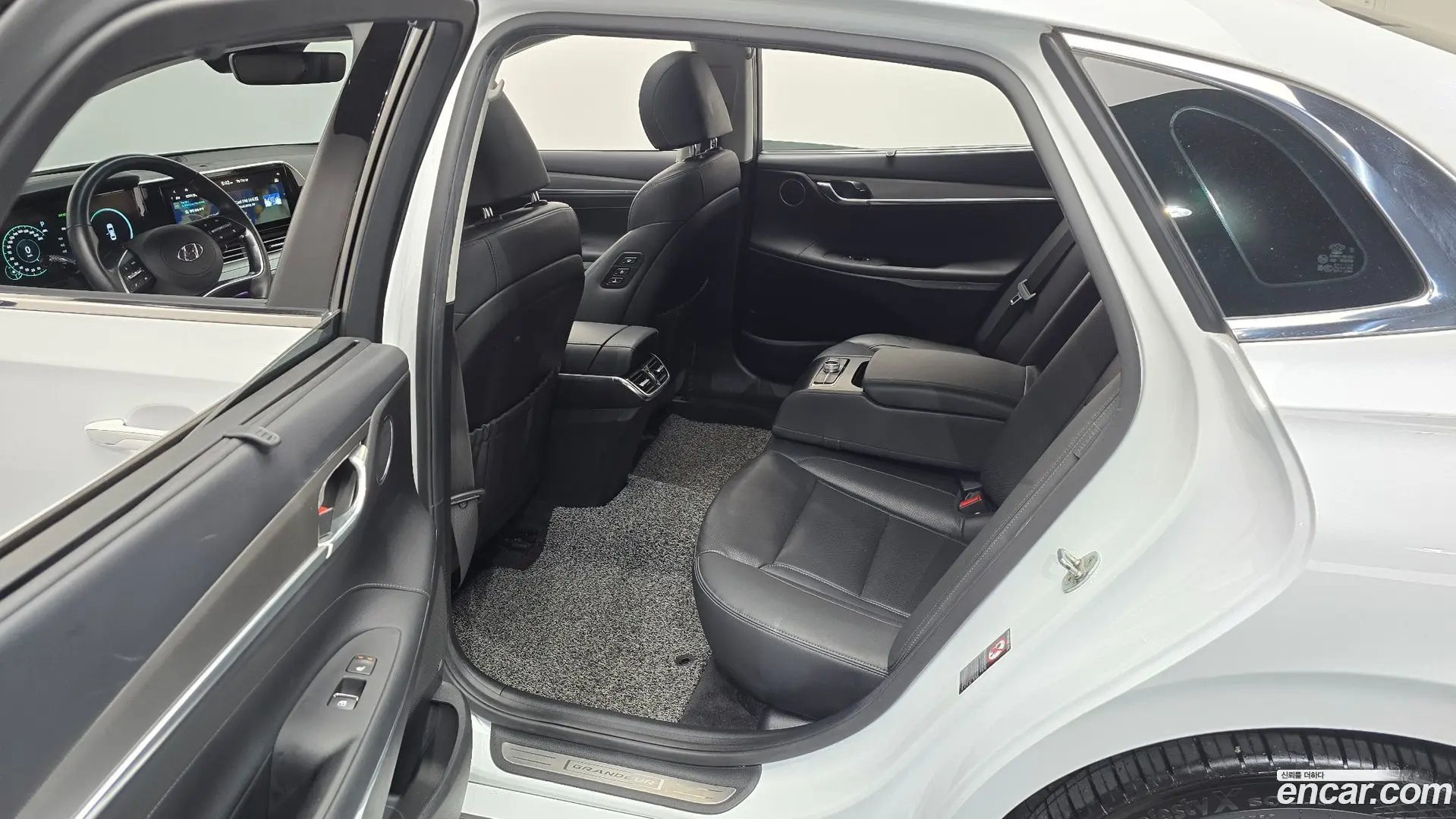 Hyundai Grandeur 3.0 LPi Rent Car