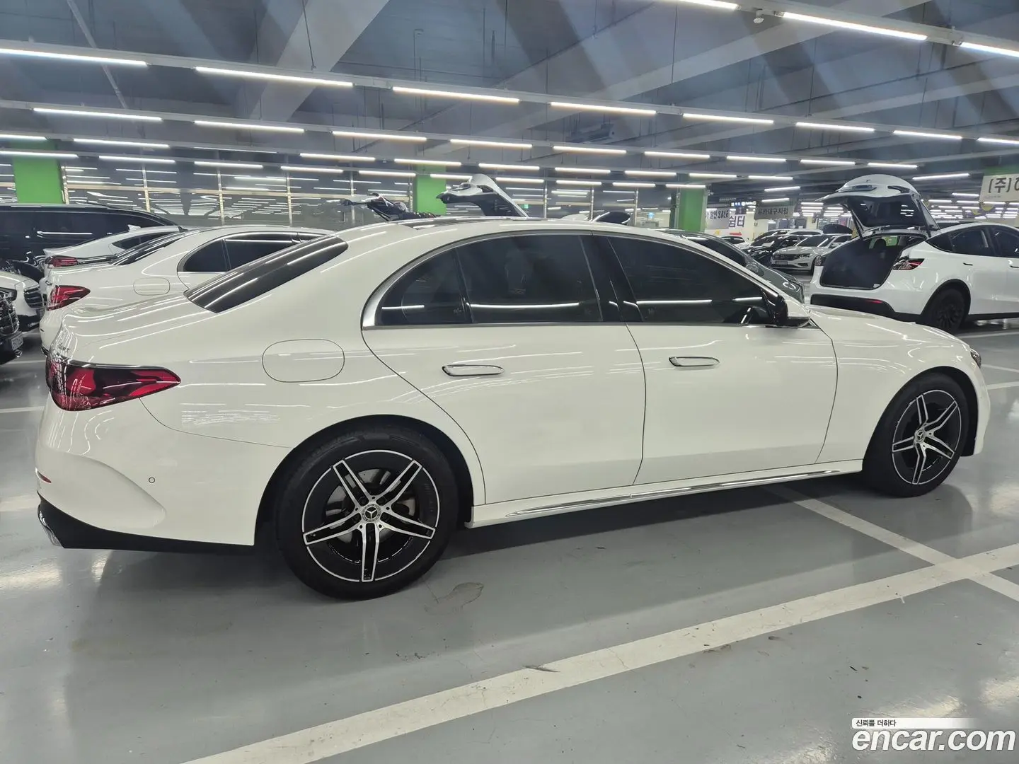 Mercedes-Benz E-Class E300 4MATIC AMG Line 2023