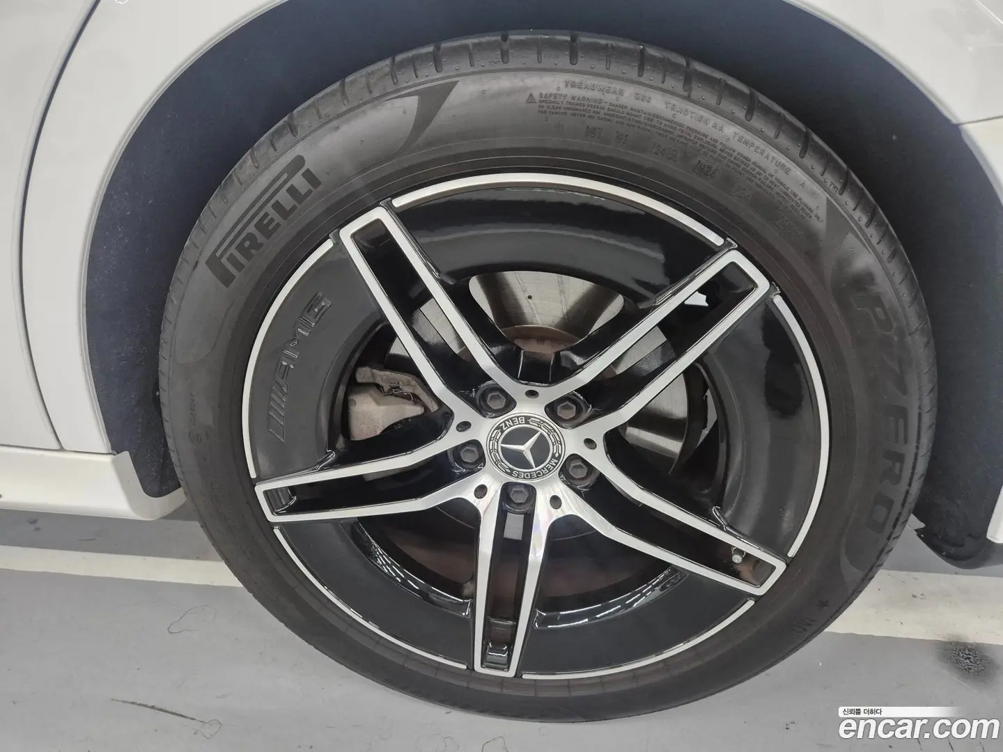 Mercedes-Benz E-Class E300 4MATIC AMG Line 2023