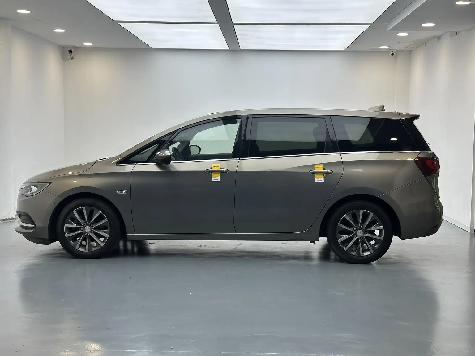 Buick GL6 2019 18T 6 seat Connected Premium China V