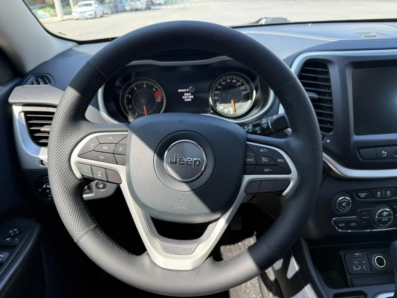 Jeep Cherokee 2020 2.0L 2WD Classic Sport