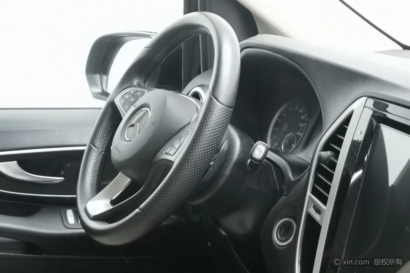 Mercedes-Benz 2018 2.0T Business 7 seat China V