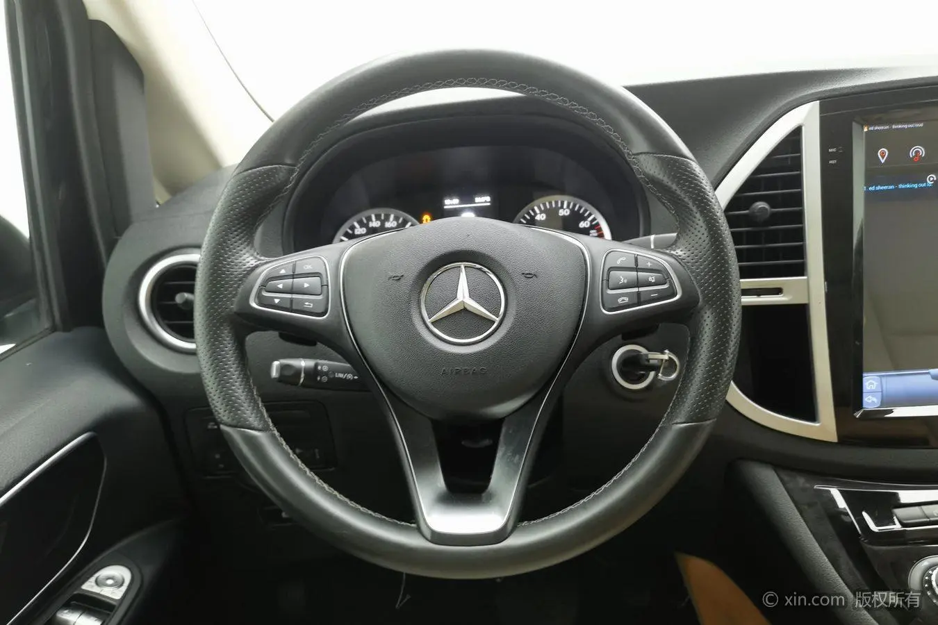 Mercedes-Benz 2018 2.0T Business 7 seat China V
